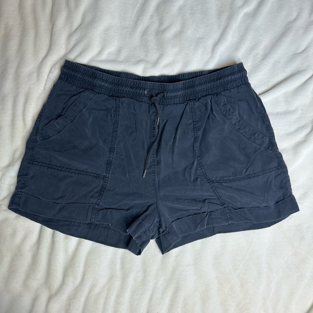 Black Universal Threads Shorts